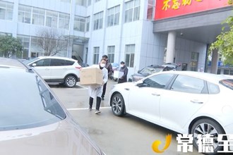 務工企業倒閉，1.5萬只口罩充抵工資，他全捐了
