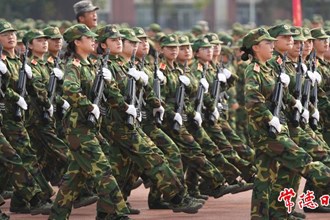 【教育】搭建模擬戰場，演練戰場救護 常德職業技術學院軍訓展演“動真格”