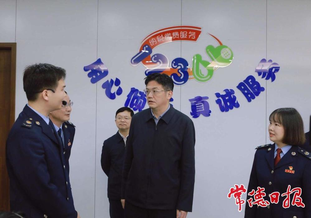 在市稅務(wù)局調(diào)研