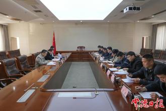 周振宇參加市政府辦第一黨支部組織生活會