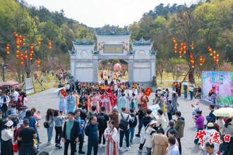 【組圖】“人山人海”模式持續(xù)！桃花源景區(qū)人氣爆棚