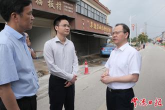 周振宇在武陵區(qū)蘆荻山鄉(xiāng)調(diào)研督導時強調(diào)：全力以赴推進居民用水管網(wǎng)改造