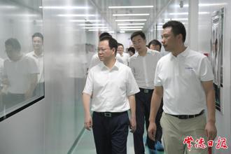 ?周振宇在全市項(xiàng)目建設(shè)調(diào)度會(huì)上強(qiáng)調(diào)：推動(dòng)重大項(xiàng)目建設(shè)提速提效 鞏固經(jīng)濟(jì)回升向好勢頭